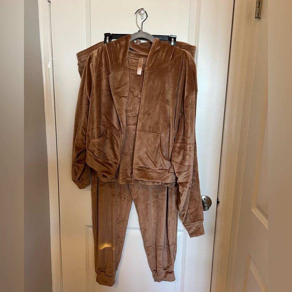 SKIMS Velour Full Set Sienna 3X FREE SHIPPING!